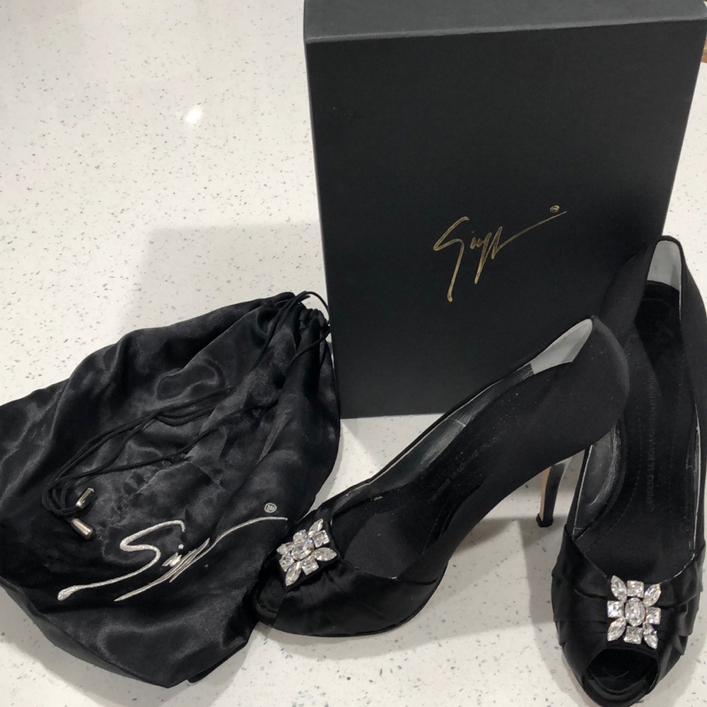 Giuseppe Zanotti Rasobo satin rhinestone Peep toe heels